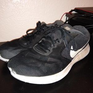 Nike Revolution 3